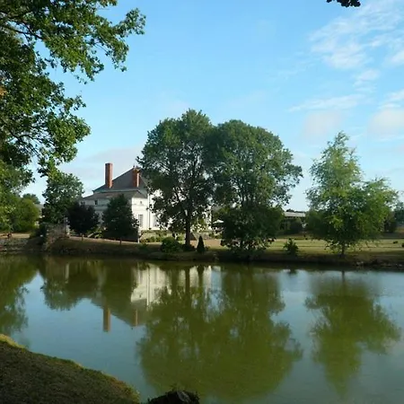Séjour à la campagne Saint-clement-de-la-place Chateau Sleeps 16 Pool